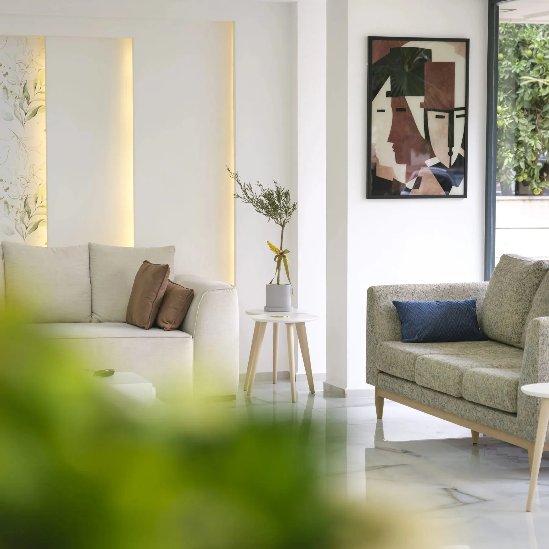 The patient lounge and seating area at the Antalya Dental Centre