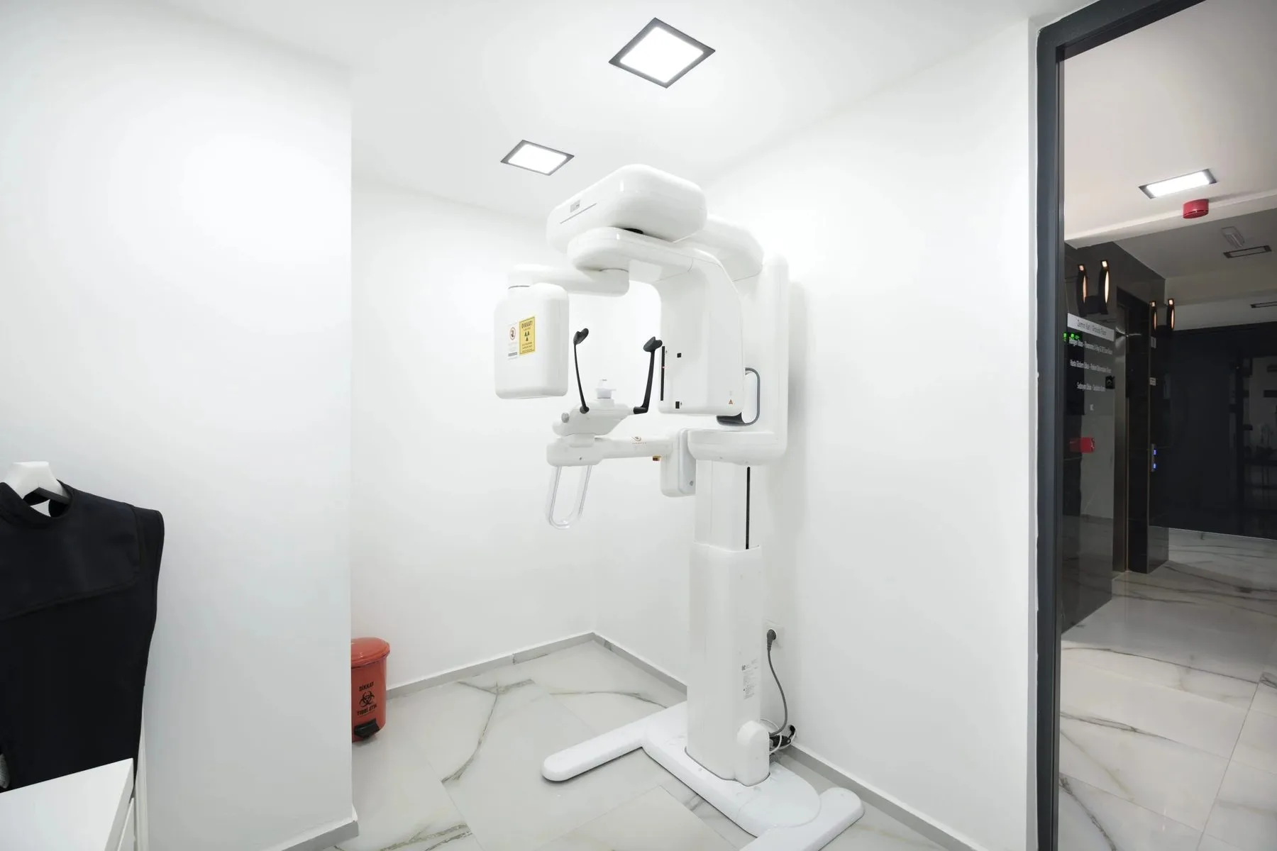 The 3D CT scanner room at the clinic in Antalya