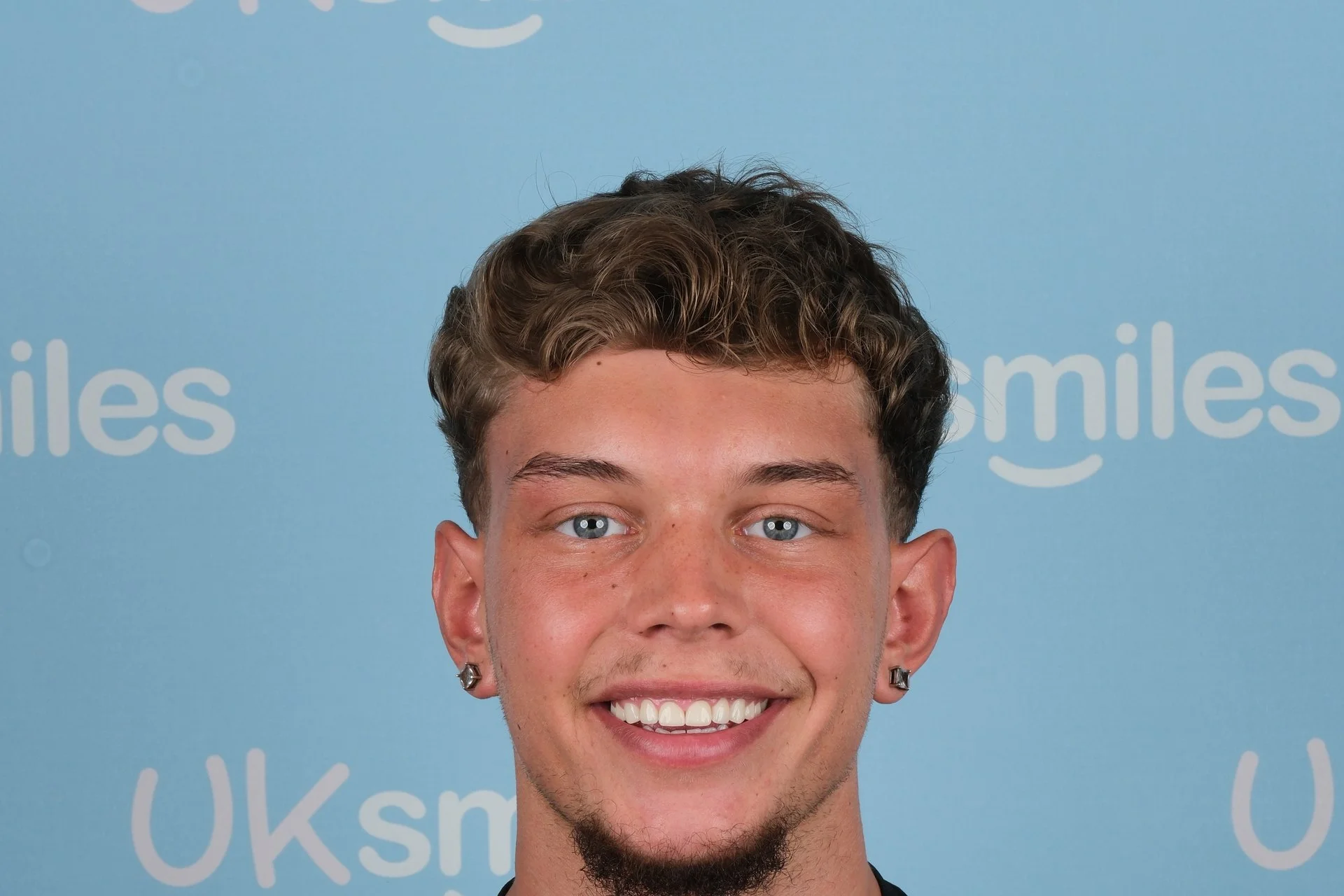 UK Smiles patient smiling after composite bonding treatment at the clinic in Antalya.