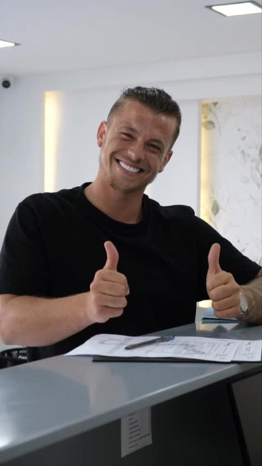 Jack, a UK Smiles patient, in a video posted to Instagram